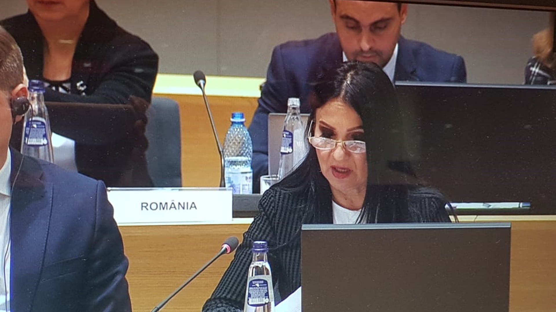 Autoritățile promit spitale ca afară