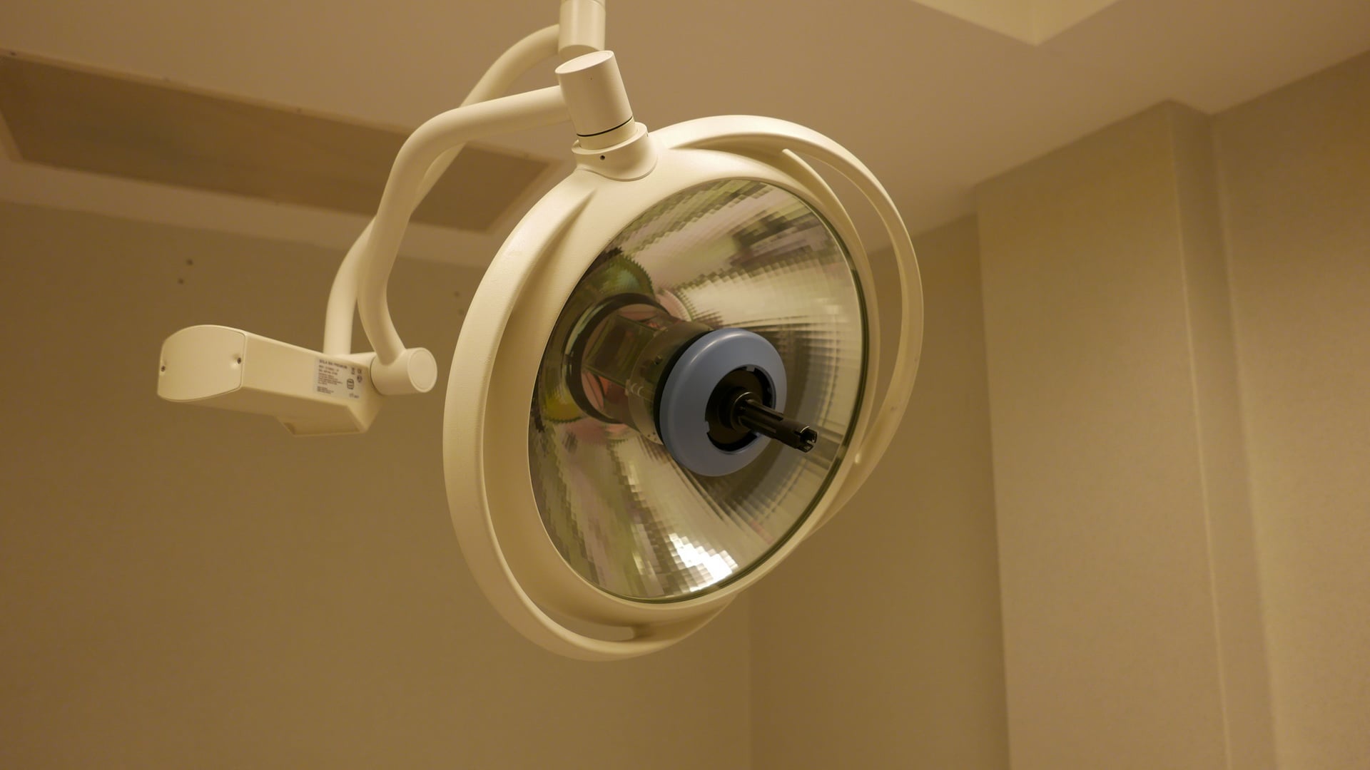 Medic amendat pentru nerespectarea normelor de igienă în sala de operație