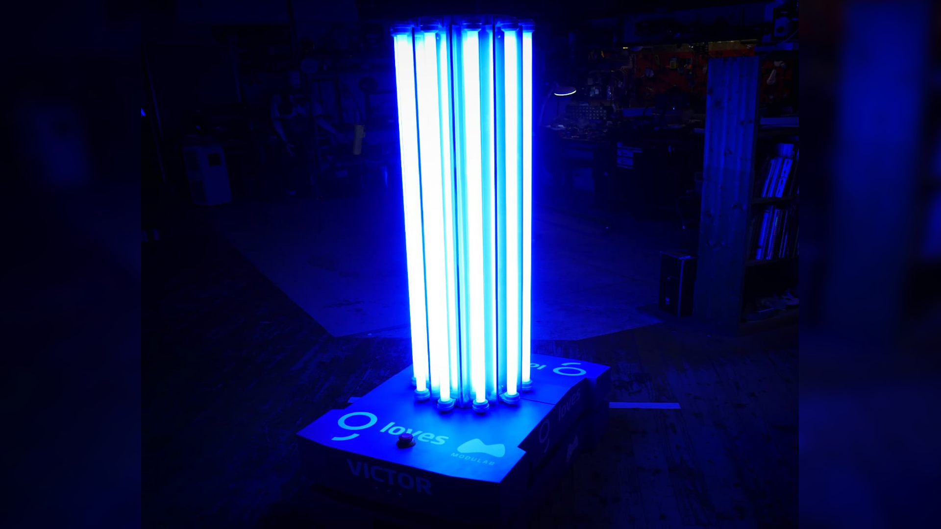 Un robot face dezinfecție la Spitalul Universitar