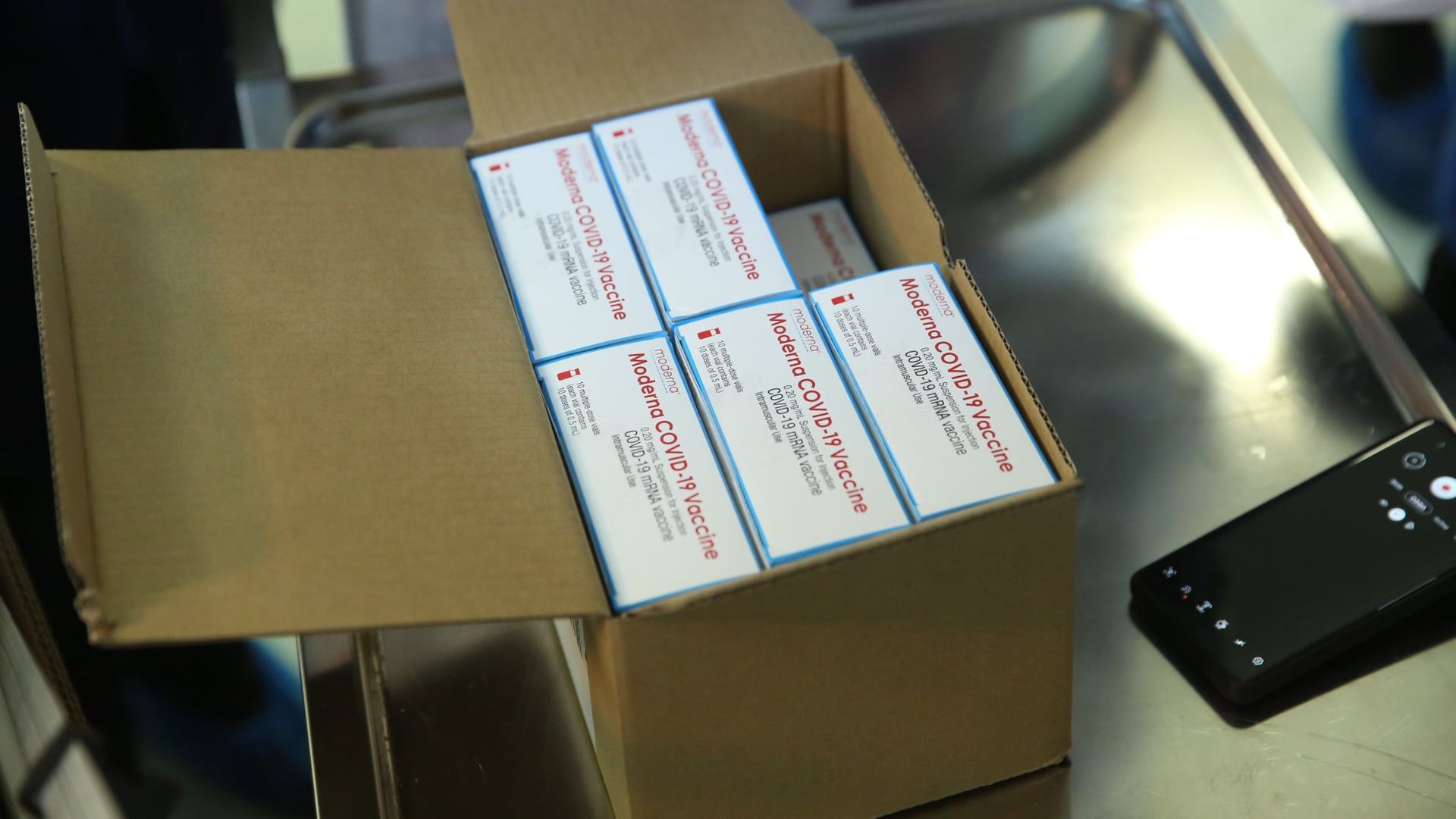 Dozele de vaccin anti-COVID Moderna au ajuns la Institutul Cantacuzino